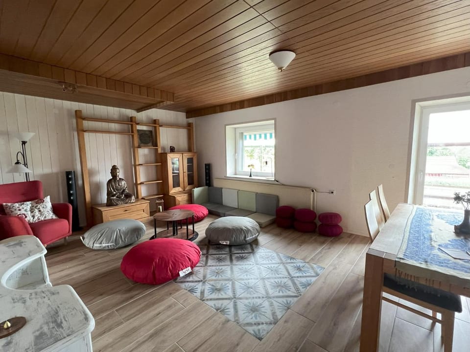 Living room, Photo of the whole room