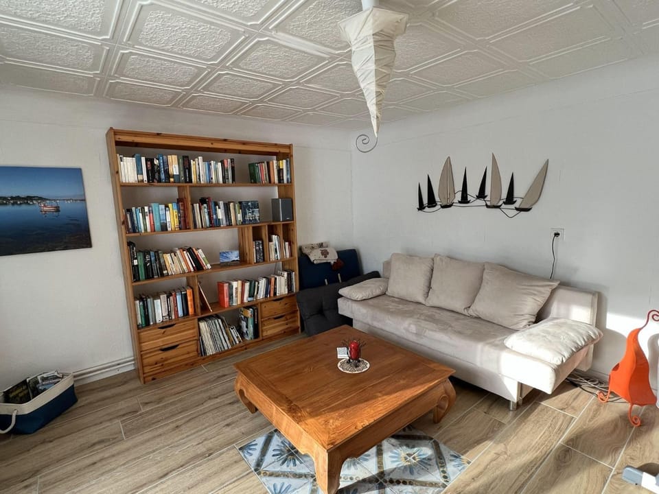 Living room, Photo of the whole room