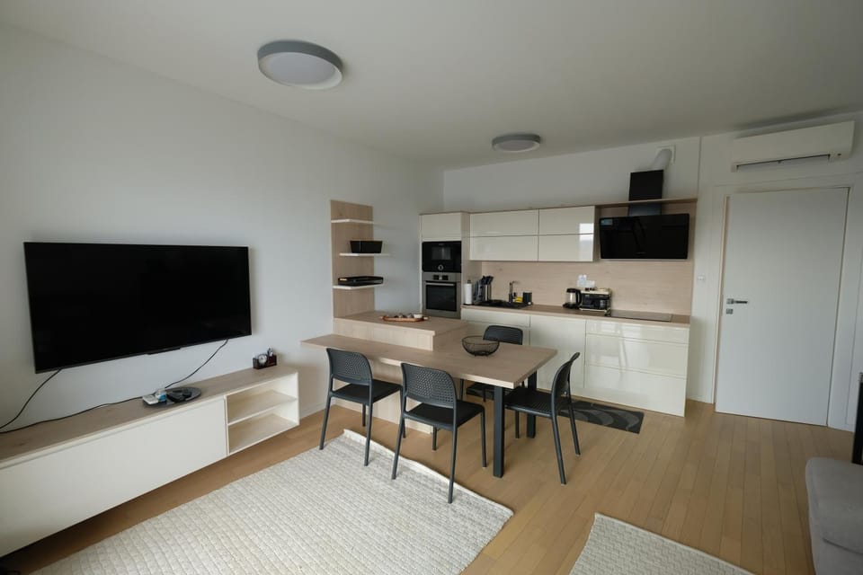 TV and multimedia, Dining area