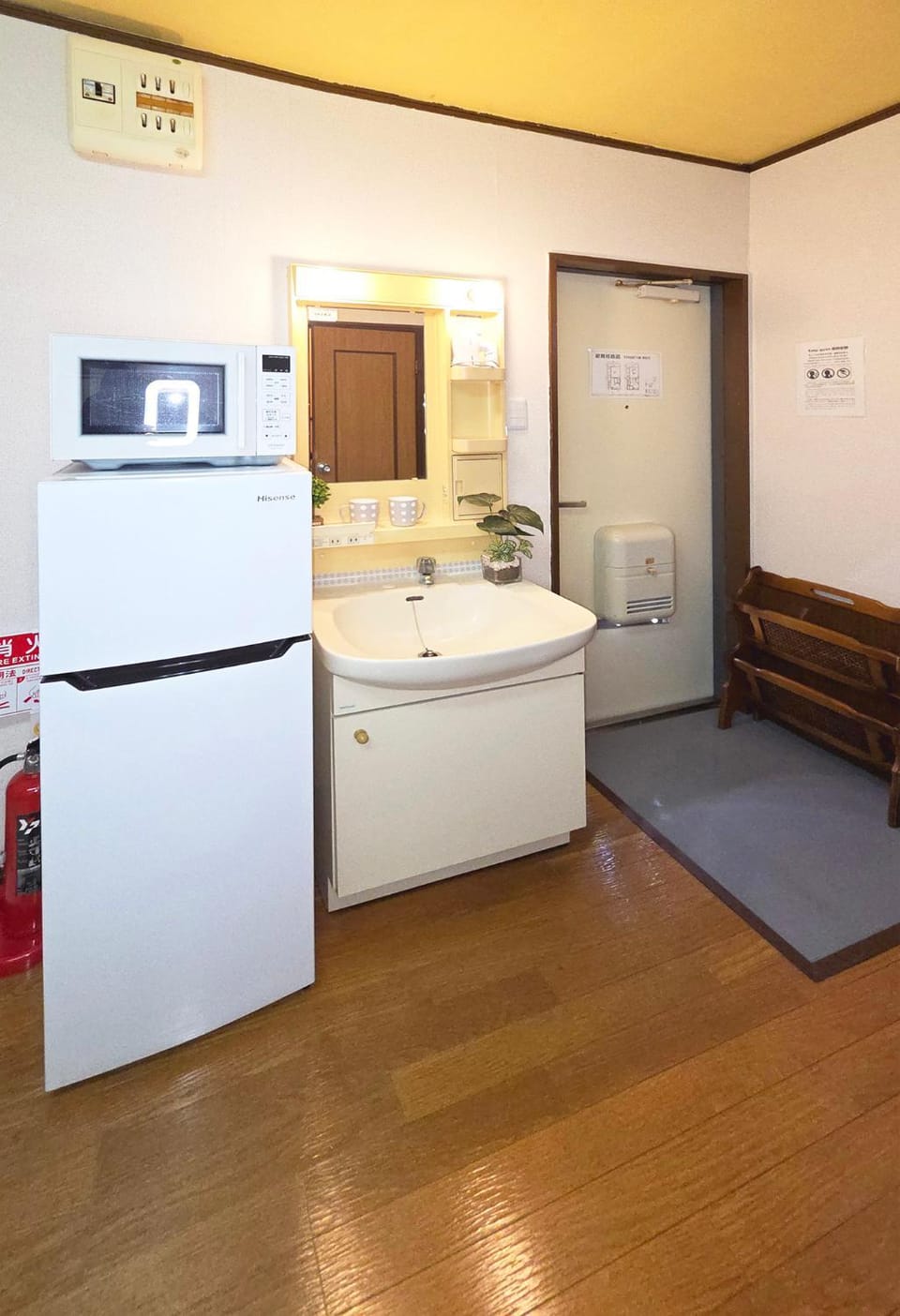 Kitchen or kitchenette, Living room, Seating area