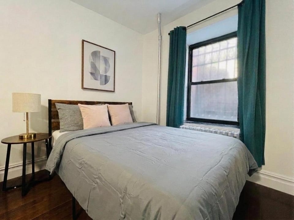 Westside Crown Plaza Apartment in Midtown