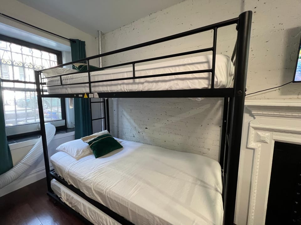 Westside Crown Plaza Apartment in Midtown