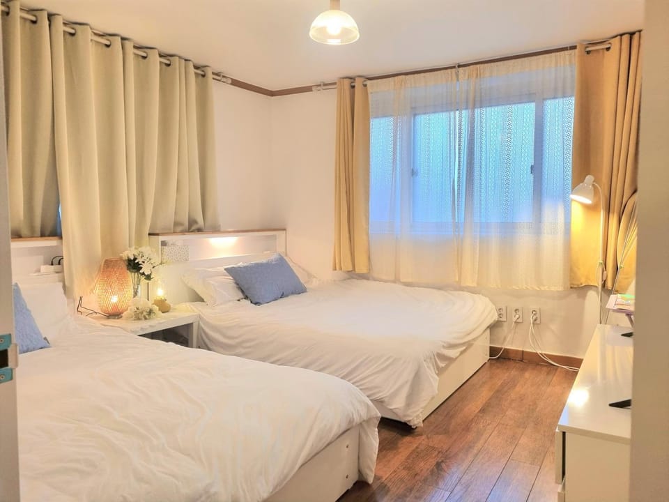 Bed, TV and multimedia, Bedroom, Area and facilities, Area and facilities, group of guests, group of guests, Family, Family, internet, air conditioner