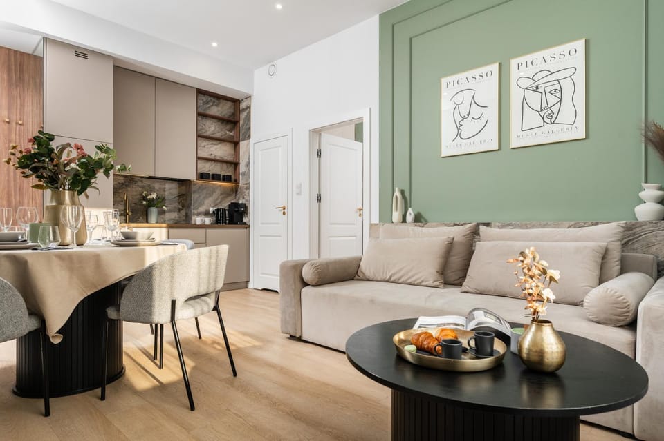 TV and multimedia, View (from property/room), Kitchen or kitchenette, Living room, Seating area, Dining area, City view, Street view, Quiet street view, dishwasher, heating, internet, air conditioner