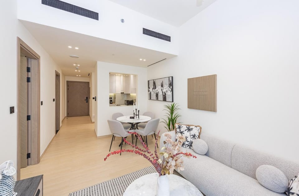 VayK - Chic 1BR Urban Getaway Apartment in Dubai