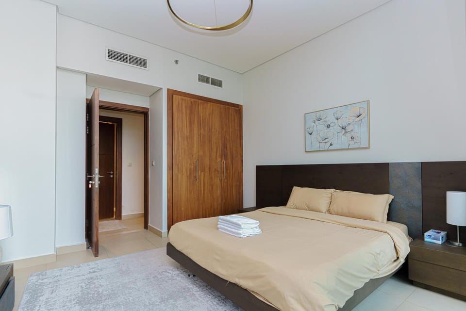 Rovostays Luxury Private Room in Downtown Near Dubai Mall with Burj Khalifa View Apartment in Dubai