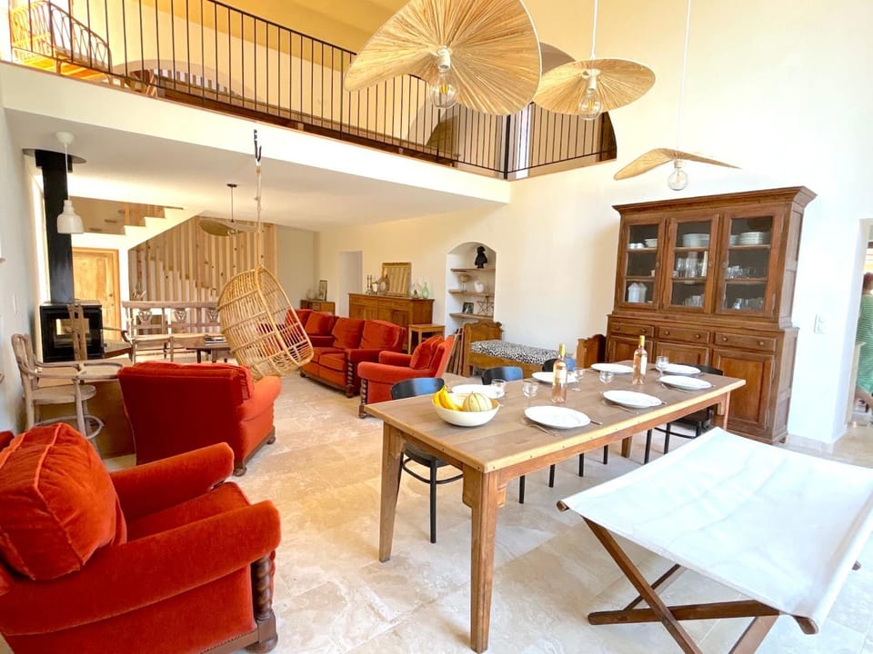 Living room, Dining area