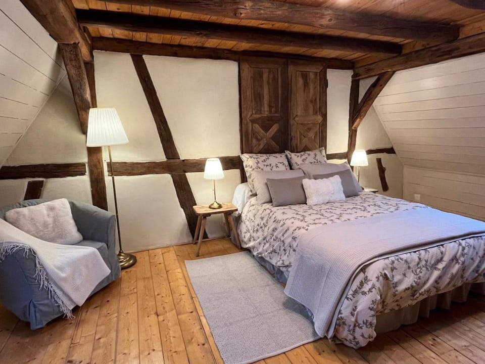 Bed, Photo of the whole room, Bedroom