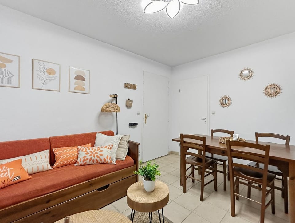 T3 chaleureux avec terrasse et piscine chauffée Apartment in Occitanie