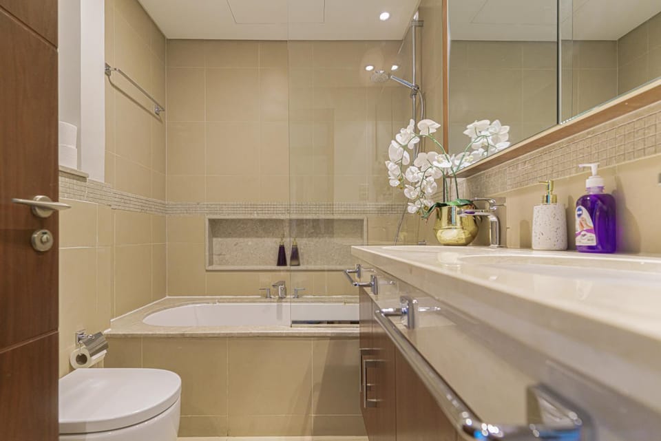 Rovostays Signature Luxury Private Room in Downtown Dubai Apartment in Dubai