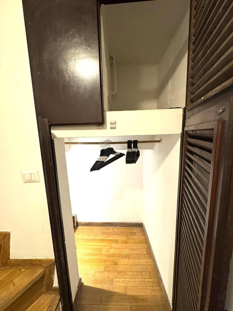 locker, wardrobe