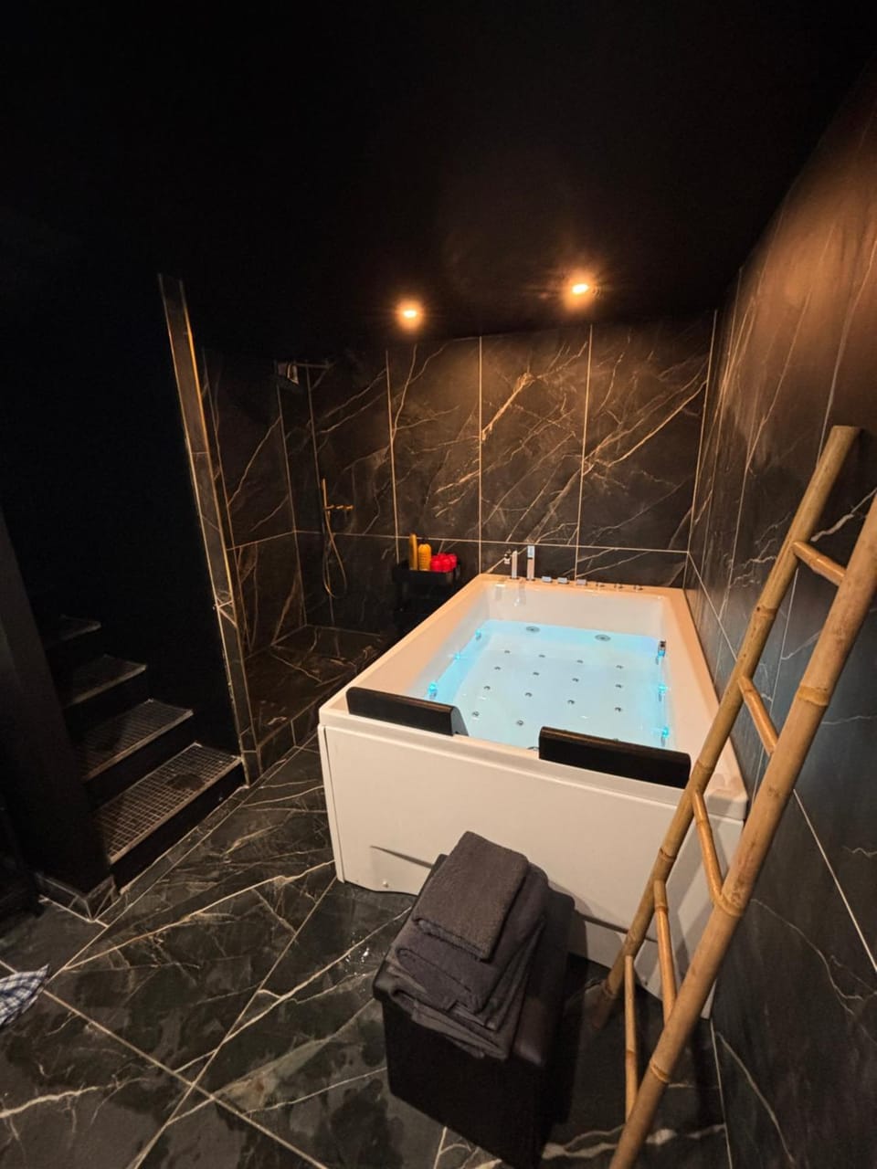 Hot Tub, Bathroom