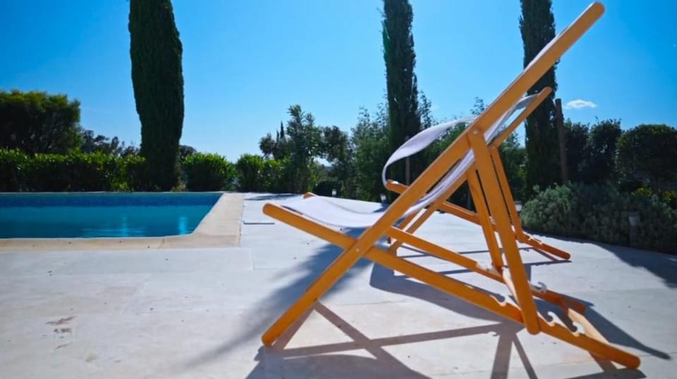 LE MAS DES OISEAUX Villa pour 6 personnes avec piscine privée, à deux pas du Golf de Valcros, à La Londe-Les-Maures Villa in La Londe-les-Maures