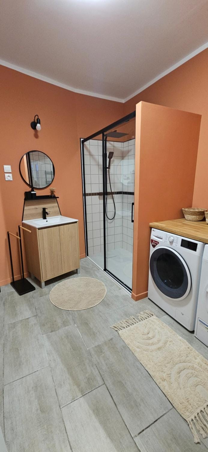 Shower, Bathroom, washing machine, dryer