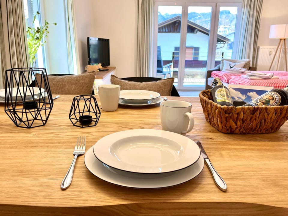 Seating area, Dining area