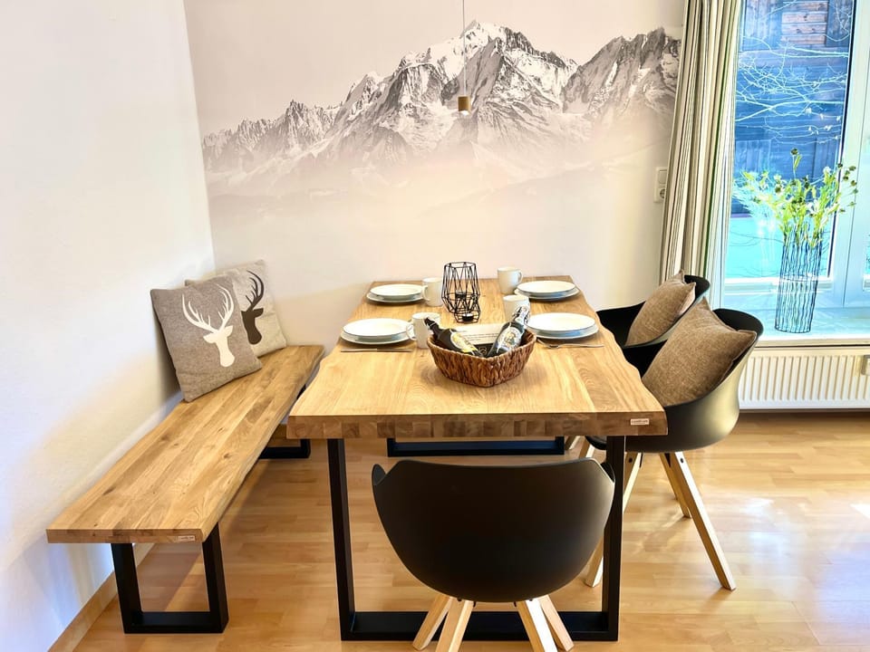 Living room, Dining area