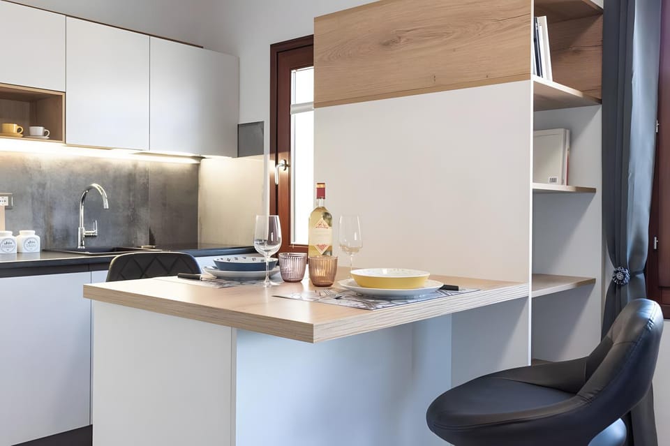 Kitchen or kitchenette, Living room