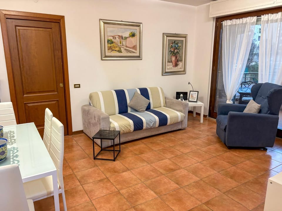 Living room, Photo of the whole room