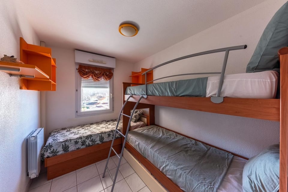 Photo of the whole room, bunk bed