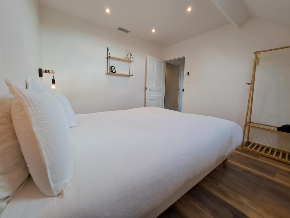 Bed, Night, People, People, Bedroom, heating, heating