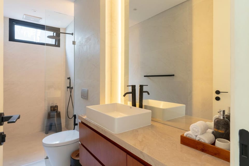 Hidden Designer LOFT 3BDR I 750m to the Beach Villa in North Kuta