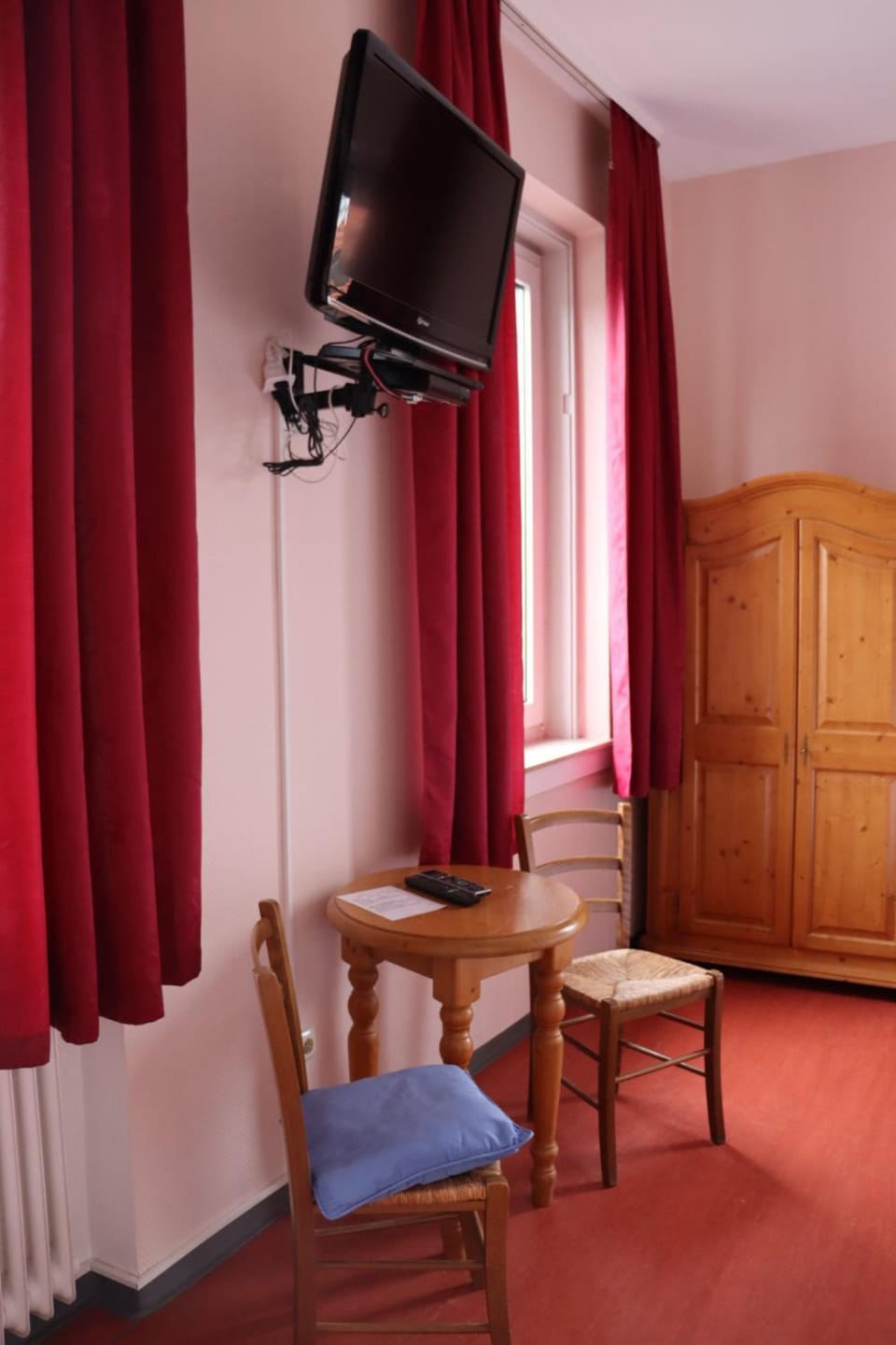TV and multimedia, wardrobe