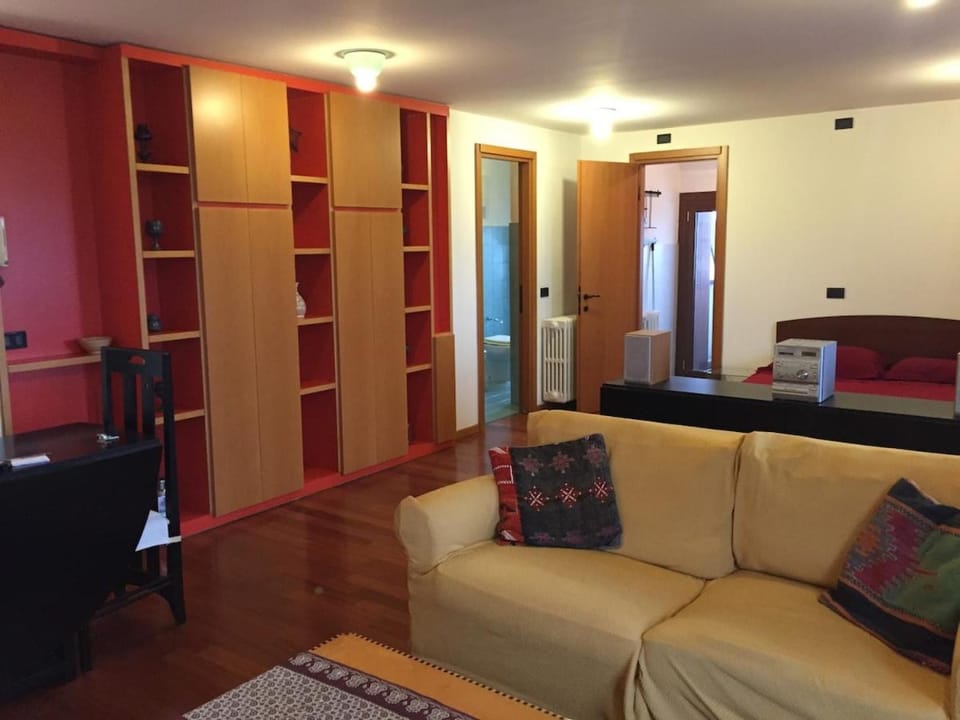 Beautiful large studio apartment Apartment in Milan