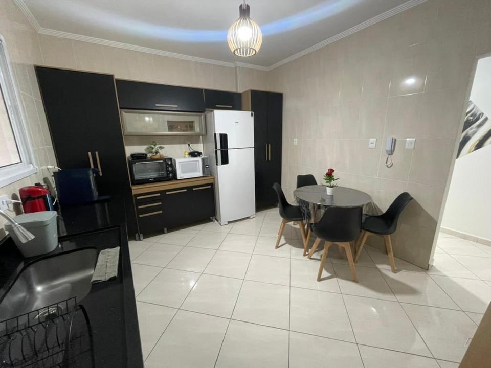 Edificio Royale Pe na Areia, Churrasqueira e Ar Condicionado Apartment in State of São Paulo