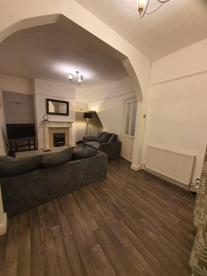Warm & Welcoming Balfour Getaway House in Wallasey