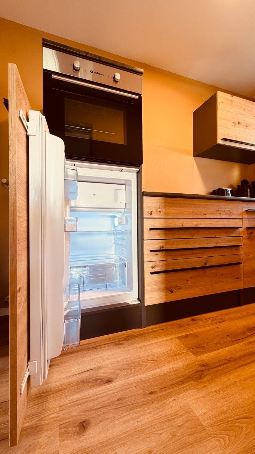 Kitchen or kitchenette, oven