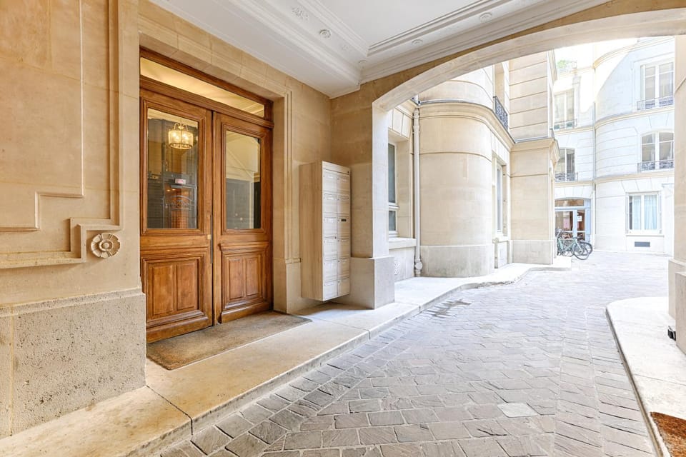 Sublime appartement Mogador Apartment in Paris