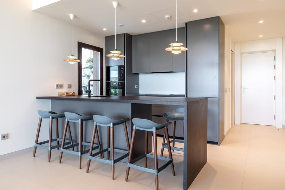 Kitchen or kitchenette, Dining area, oven