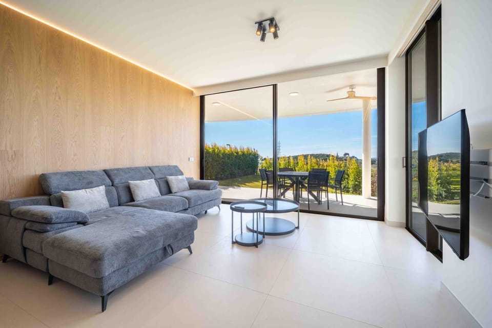 Day, TV and multimedia, Living room