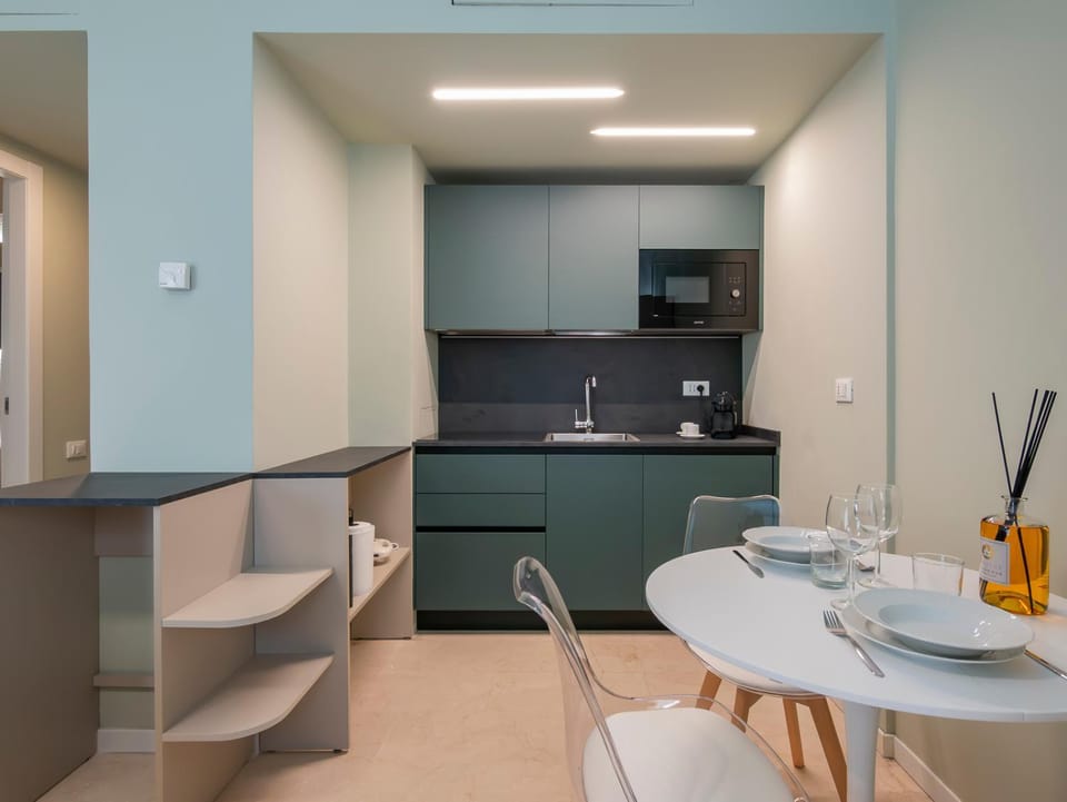 Youhosty - Lecco Apartment in Milan