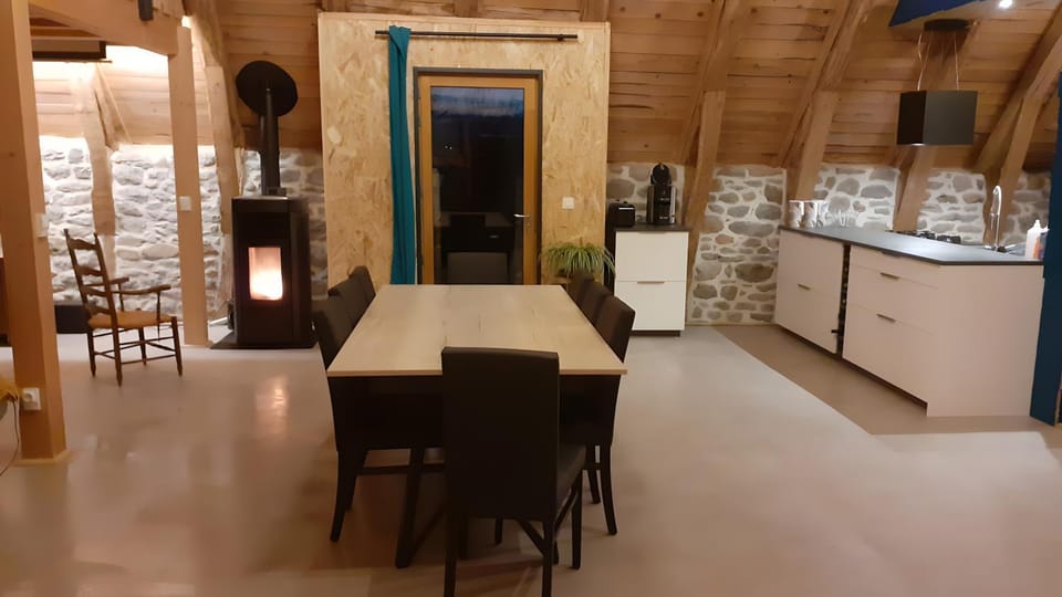 Property building, Kitchen or kitchenette, Living room
