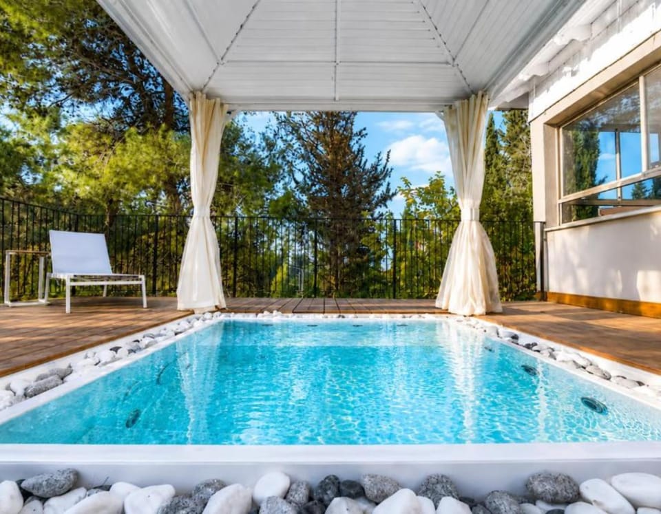Hot Tub, View (from property/room)