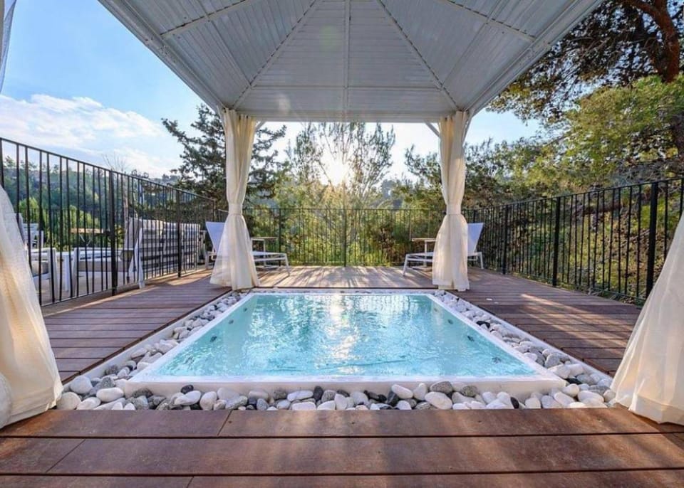 Patio, Day, Natural landscape, View (from property/room), Balcony/Terrace, Pool view, Swimming pool, sunbed