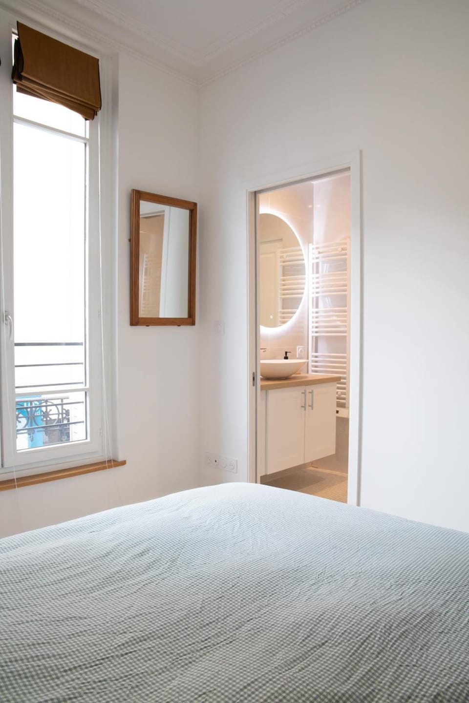 Bed, Photo of the whole room, Bedroom, internet, wardrobe