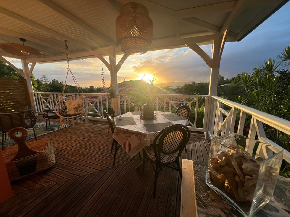 Patio, View (from property/room), Balcony/Terrace, Dining area, Sunrise, Sunset