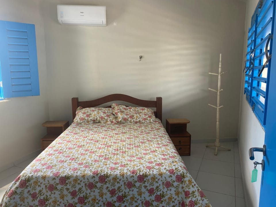 Bed, Photo of the whole room, Bedroom, air conditioner