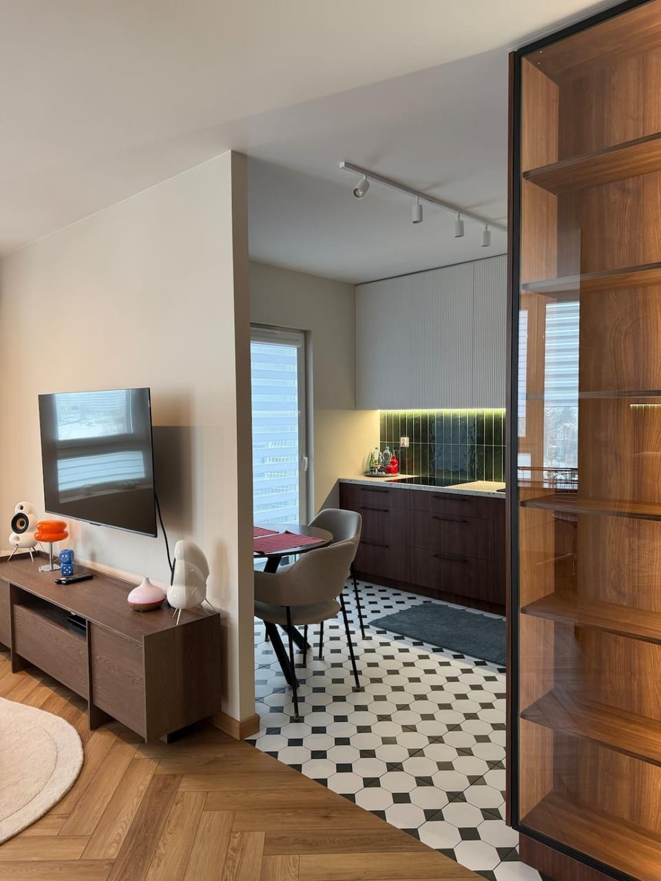 Kitchen or kitchenette, Dining area