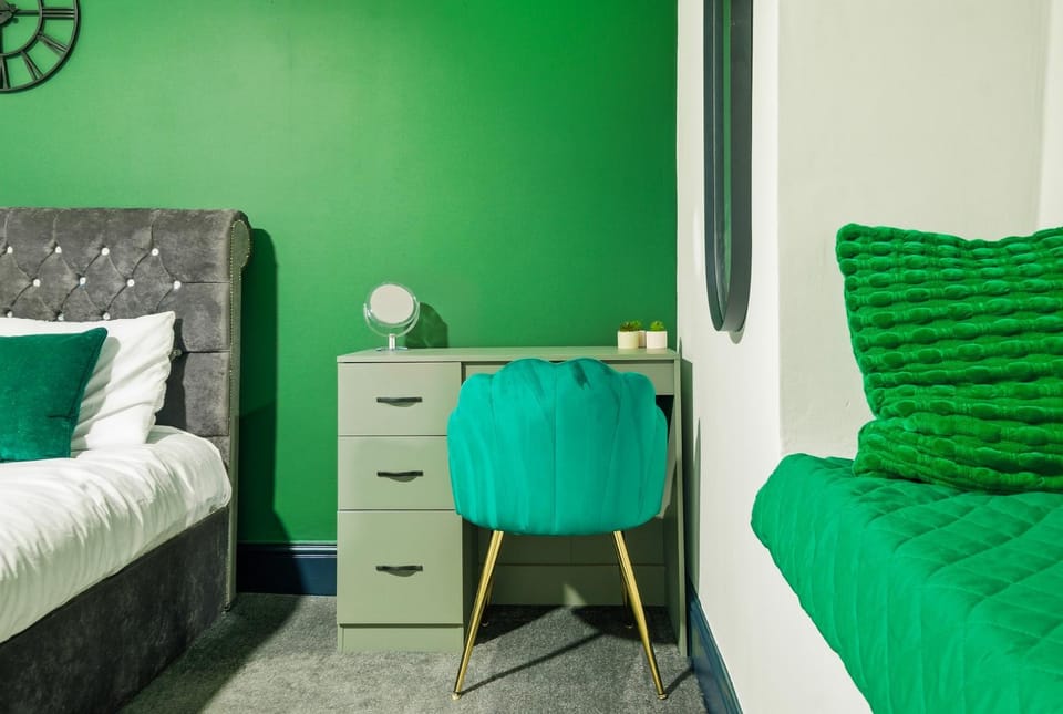 Spacious King bed apartment with fast WIFI & workspace Apartment in Birmingham