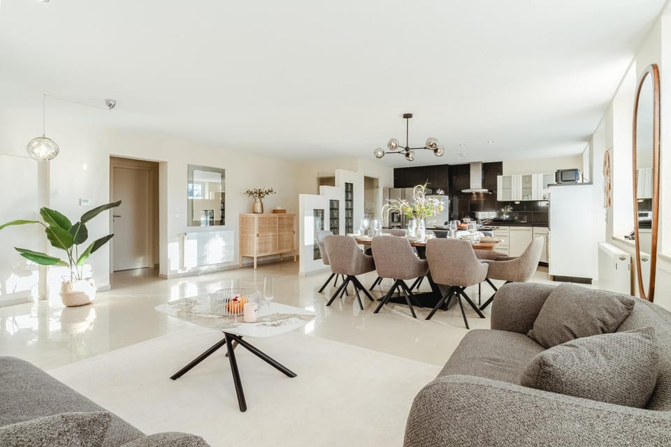 Kitchen or kitchenette, Living room, Seating area, Dining area, stove