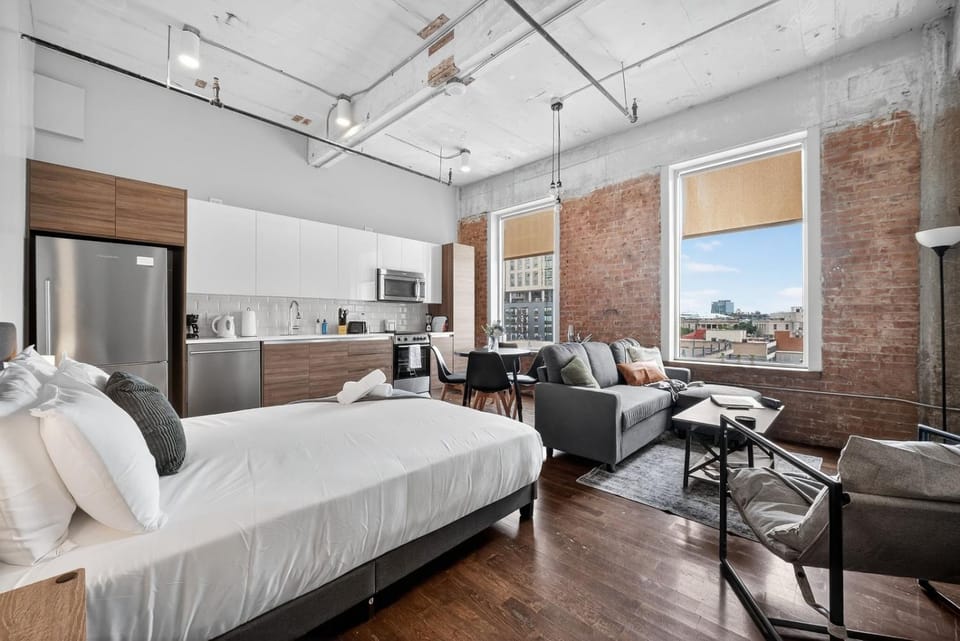Modern Downtown Apartment | Pool, Laundry, Valet Parking Apartment in Dallas