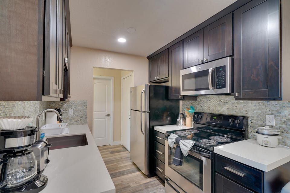 Couples Retreat 2 Mi to Dtwn Pleasanton! Apartment in Pleasanton