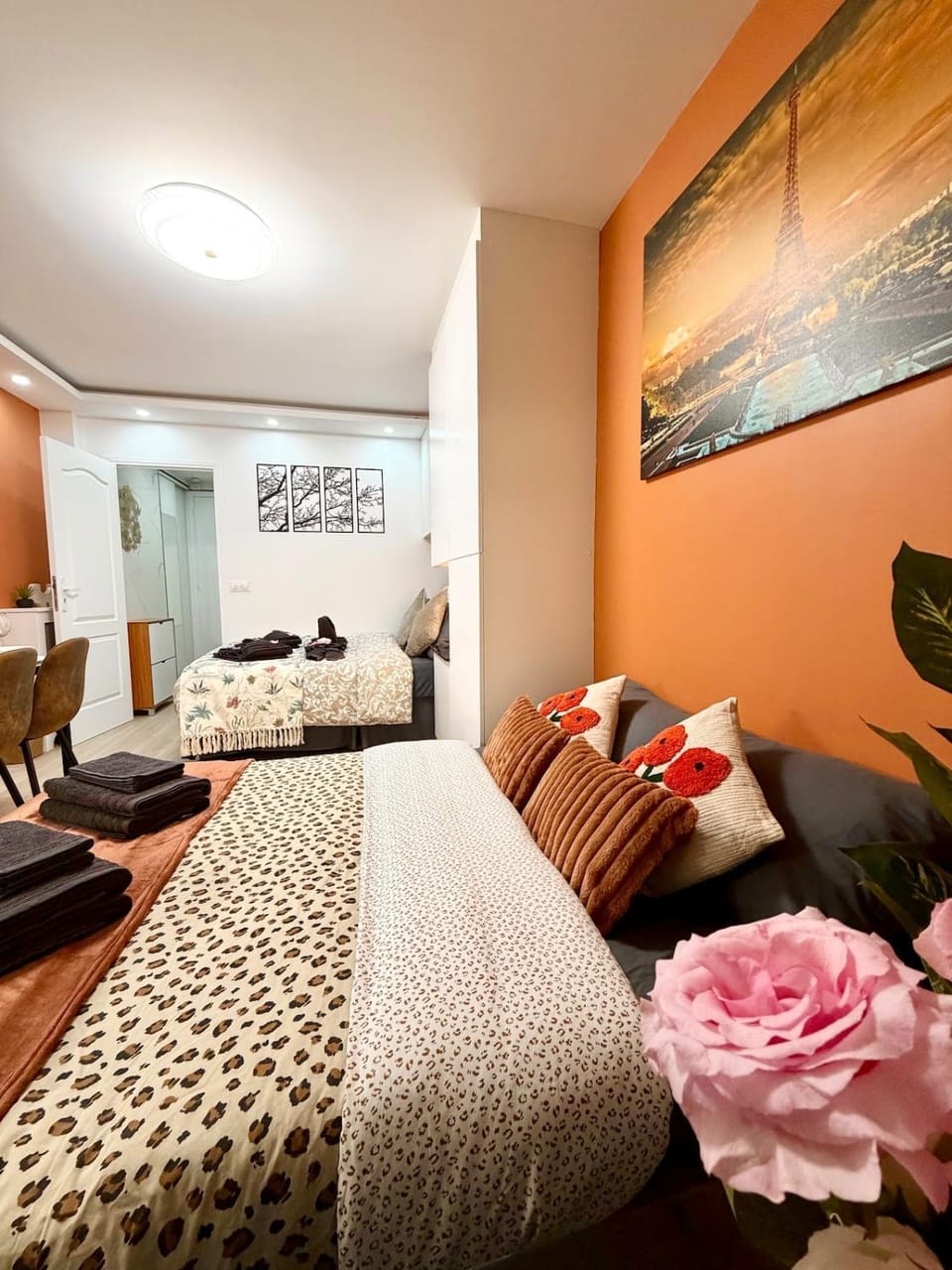 Bed, Living room