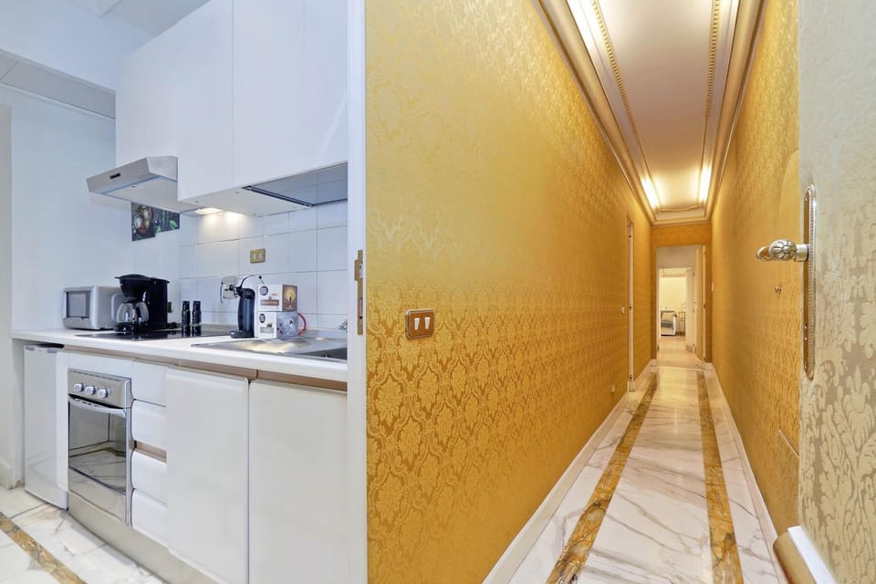 Kitchen or kitchenette, Living room