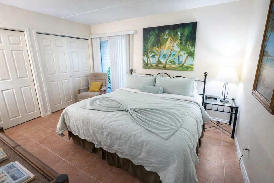 Renovated 1st Floor Beach 250ft Pool apts Apartment in South Padre Island