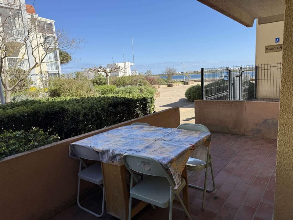 AIG 52 – Appartement en rez-de-chaussée – Résidence de la Plage – Gruissan – 4 personnes Apartment in Gruissan