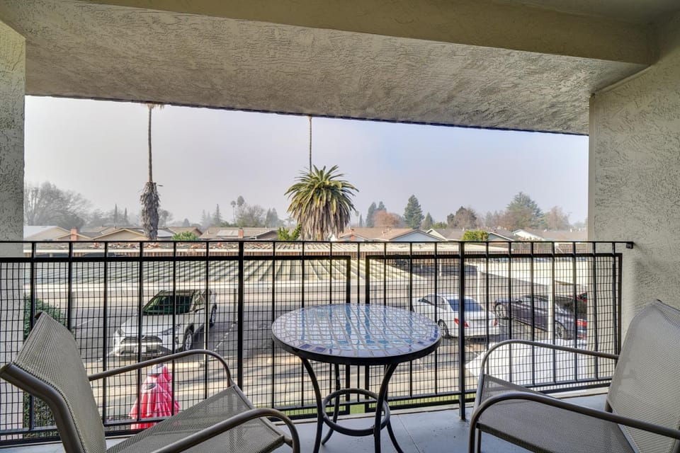 Sip, Golf and Explore Pleasanton Retreat! Apartment in Pleasanton
